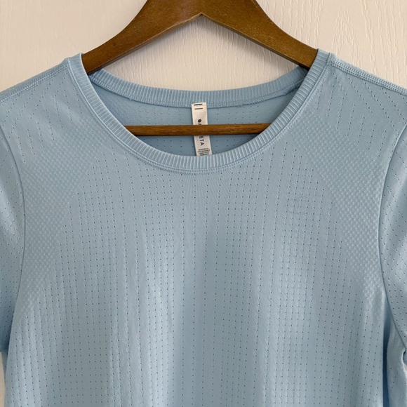 Athleta Top In Motion Seamless Tee Blue - Picture 4 of 8